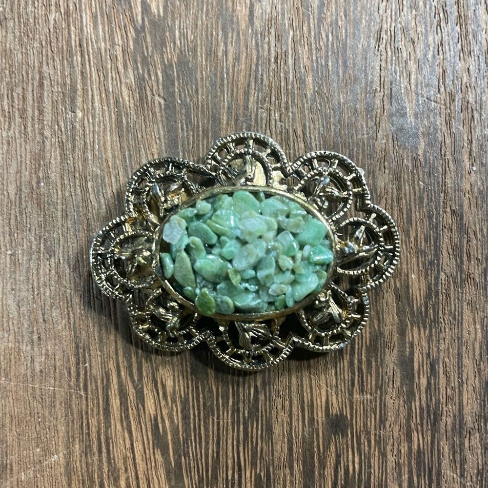 Vintage crushed gemstone chip Mosaic gold tone grannycore filligree brooch